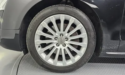 Audi A8 2015, 181193 км, за 10986.15 USD