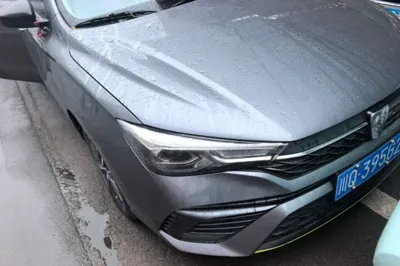 Roewe i5 2021, 26000 км, за 6138 USD