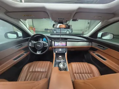 Jaguar XF · 2018 год