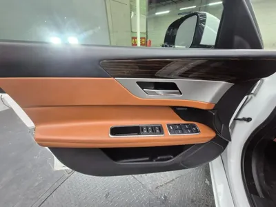 Jaguar XF 2018, 139671 км, за 5863.2 USD - фото 15