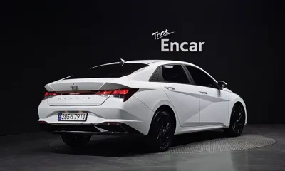 Hyundai Avante 2023, 65944 км, за 10733.81 USD