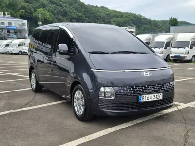 Hyundai Staria 2023, 82000 км, за 15622.95 USD