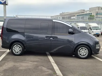 Hyundai Staria 2023, 82000 км, за 15622.95 USD