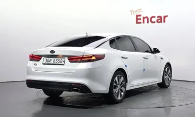 Kia K5 2018, 107126 км, за 6147.68 USD