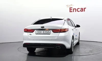 Kia K5 2018, 107126 км, за 6147.68 USD