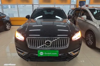 Volvo XC90 2023, 33300 км, за 42507 USD