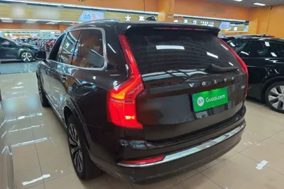 Volvo XC90 2023, 33300 км, за 42507 USD