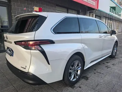 Toyota Sienna 2023, 38000 км, за 33761.53 USD