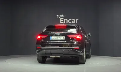 Audi Q3 2023, 48951 км, за 35097.99 USD