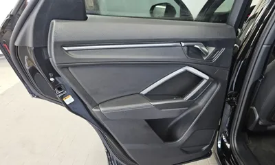 Audi Q3 2023, 48951 км, за 35097.99 USD - фото 25