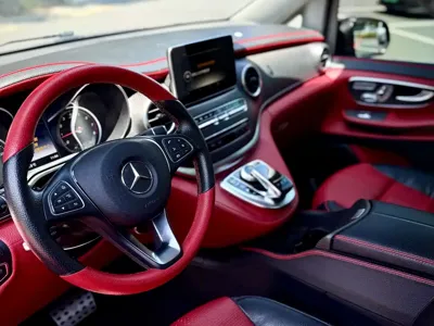 Mercedes-Benz V-Class 2020, 59000 км, за 28911.49 USD