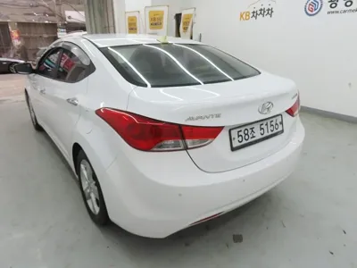 Hyundai Avante 2012, 118414 км, за 3057.51 USD