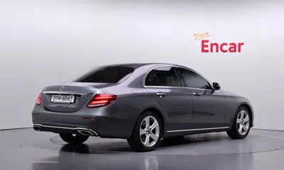 Mercedes-Benz E-Class 2018, 67993 км, за 14410.37 USD