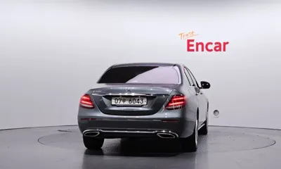 Mercedes-Benz E-Class 2018, 67993 км, за 14410.37 USD