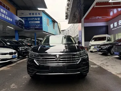 Volkswagen Touareg 2020, 130000 км, за 30957.91 USD