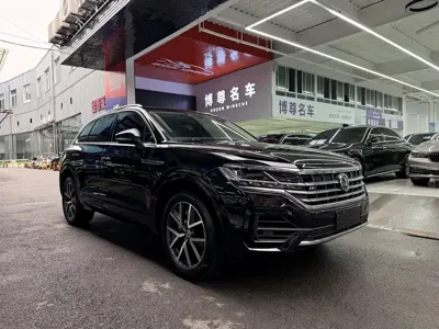 Volkswagen Touareg 2020, 130000 км, за 30957.91 USD