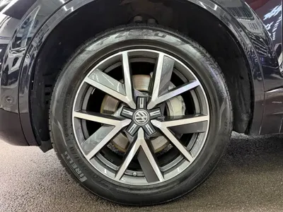 Volkswagen Touareg 2020, 130000 км, за 30957.91 USD