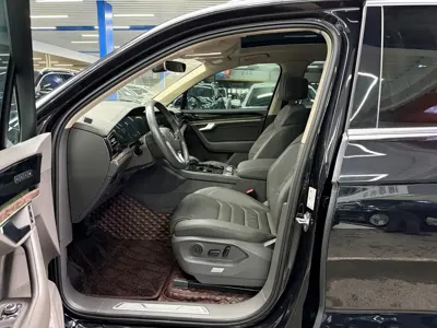 Volkswagen Touareg 2020, 130000 км, за 30957.91 USD - фото 6