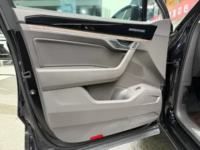 Volkswagen Touareg 2020, 130000 км, за 30957.91 USD - фото 7