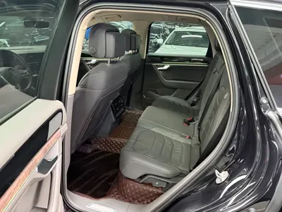 Volkswagen Touareg 2020, 130000 км, за 30957.91 USD - фото 9