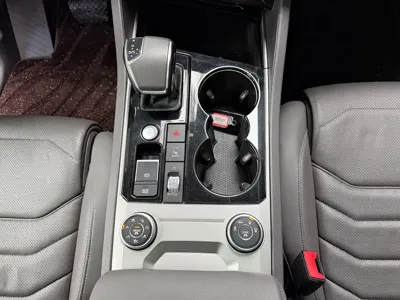 Volkswagen Touareg 2020, 130000 км, за 30957.91 USD - фото 11