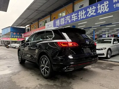 Volkswagen Touareg 2020, 130000 км, за 30957.91 USD - фото 24