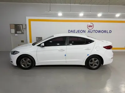 Hyundai Avante 2017, 111127 км, за 5776.55 USD