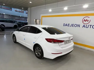 Hyundai Avante 2017, 111127 км, за 5776.55 USD