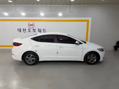 Hyundai Avante 2017, 111127 км, за 5776.55 USD - фото 8