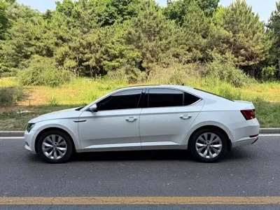 Skoda Superb 2017, 120000 км, за 6716.81 USD