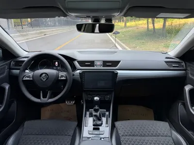 Skoda Superb 2017, 120000 км, за 6716.81 USD