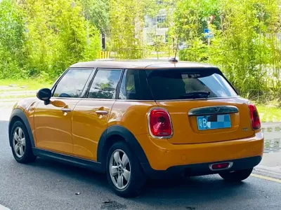 MINI MINI 2015, 110000 км, за 5198.23 USD