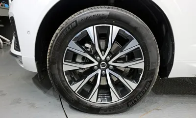 Volvo XC60 2025, 8748 км, за 35779.37 USD