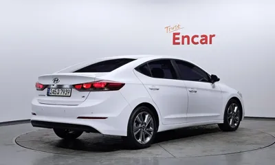 Hyundai Avante 2018, 122905 км, за 6940.78 USD