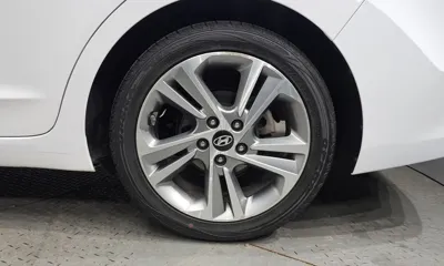 Hyundai Avante 2018, 122905 км, за 6940.78 USD