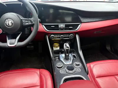 Alfa Romeo Giulia 2020, 80000 км, за 16944.39 USD - фото 9