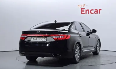 Hyundai Grandeur 2014, 187957 км, за 3288.61 USD