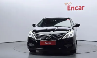 Hyundai Grandeur 2014, 187957 км, за 3288.61 USD