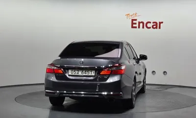 Honda Accord 2017, 70296 км, за 8054.34 USD