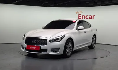 Infiniti Q70 · 2017 год