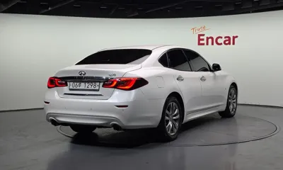 Infiniti Q70 2017, 154857 км, за 3766.1 USD