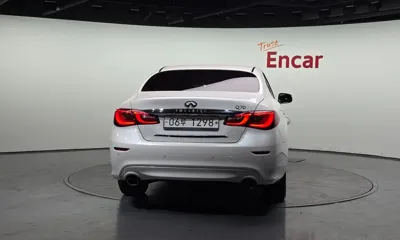 Infiniti Q70 2017, 154857 км, за 3766.1 USD