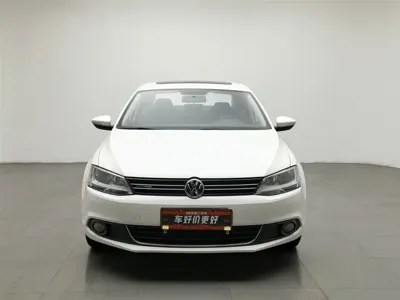 Volkswagen Sagitar 2014, 103500 км, за 3526.66 USD