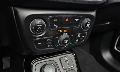 Jeep Compass 2019, 41819 км, за 8989.96 USD - фото 28