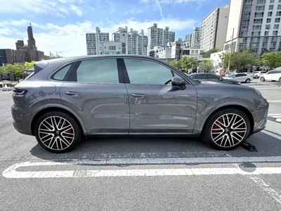 Porsche Cayenne 2025, 23000 км, за 131787.97 USD