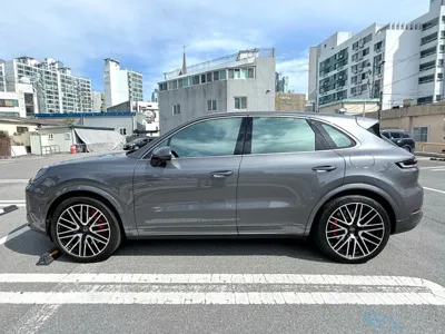 Porsche Cayenne 2025, 23000 км, за 131787.97 USD