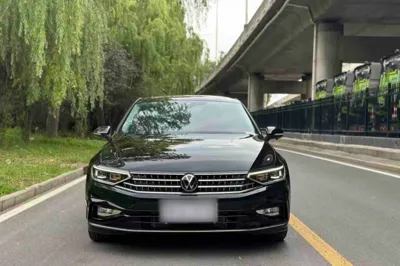 Volkswagen Magotan 2025, 3000 км, за 24570 USD