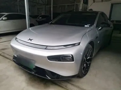 Xpeng P7 · 2023 год