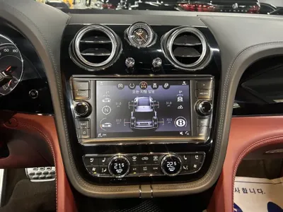 Bentley Bentayga 2020, 28700 км, за 105054.5 USD - фото 9