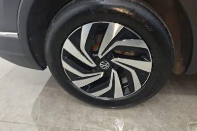Volkswagen Tiguan L 2023, 22000 км, за 20074 USD - фото 20